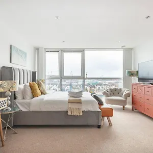  Guest house Serene Waterfront - Excel United Kingdom